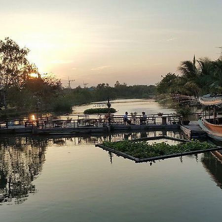 Country Lake View Hotel Suphan Buri Buitenkant foto