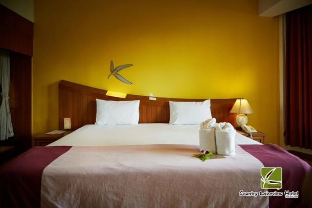 Country Lake View Hotel Suphan Buri Buitenkant foto