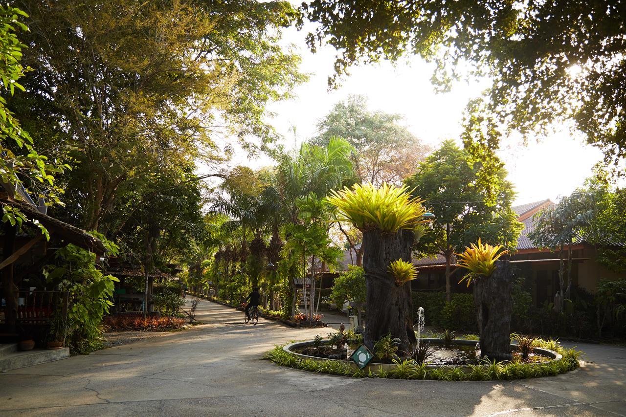 Country Lake View Hotel Suphan Buri Buitenkant foto