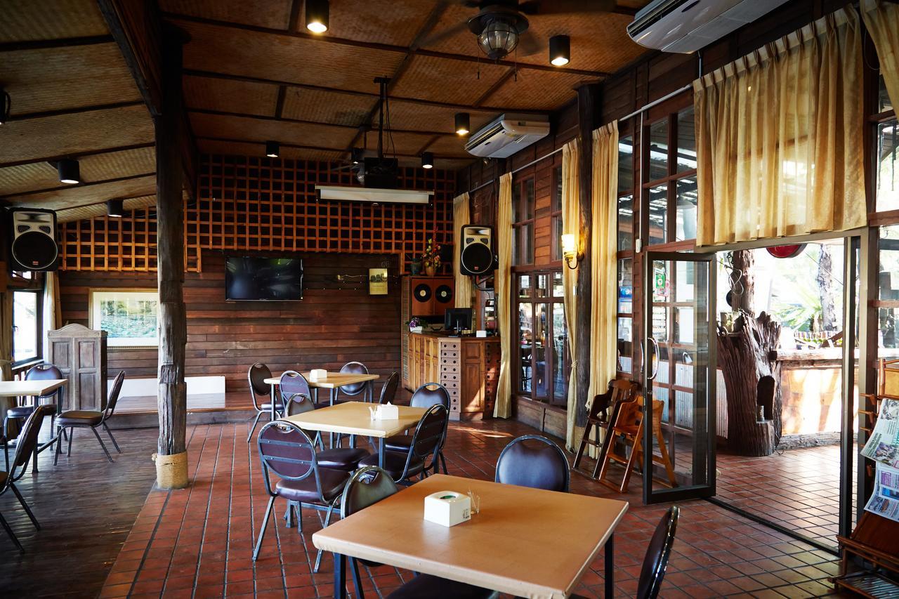 Country Lake View Hotel Suphan Buri Buitenkant foto