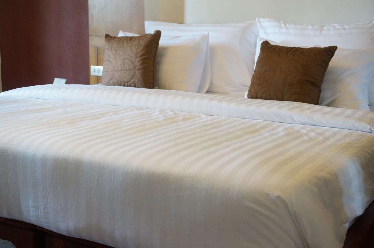 Country Lake View Hotel Suphan Buri Buitenkant foto